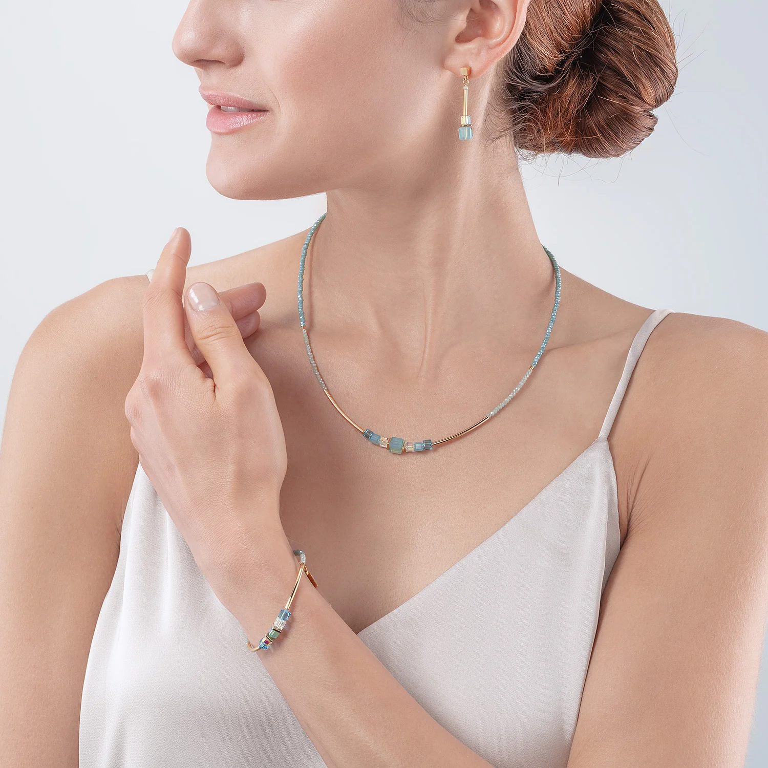 Cube Story Minimalistic necklace gold-turquoise - Image 4