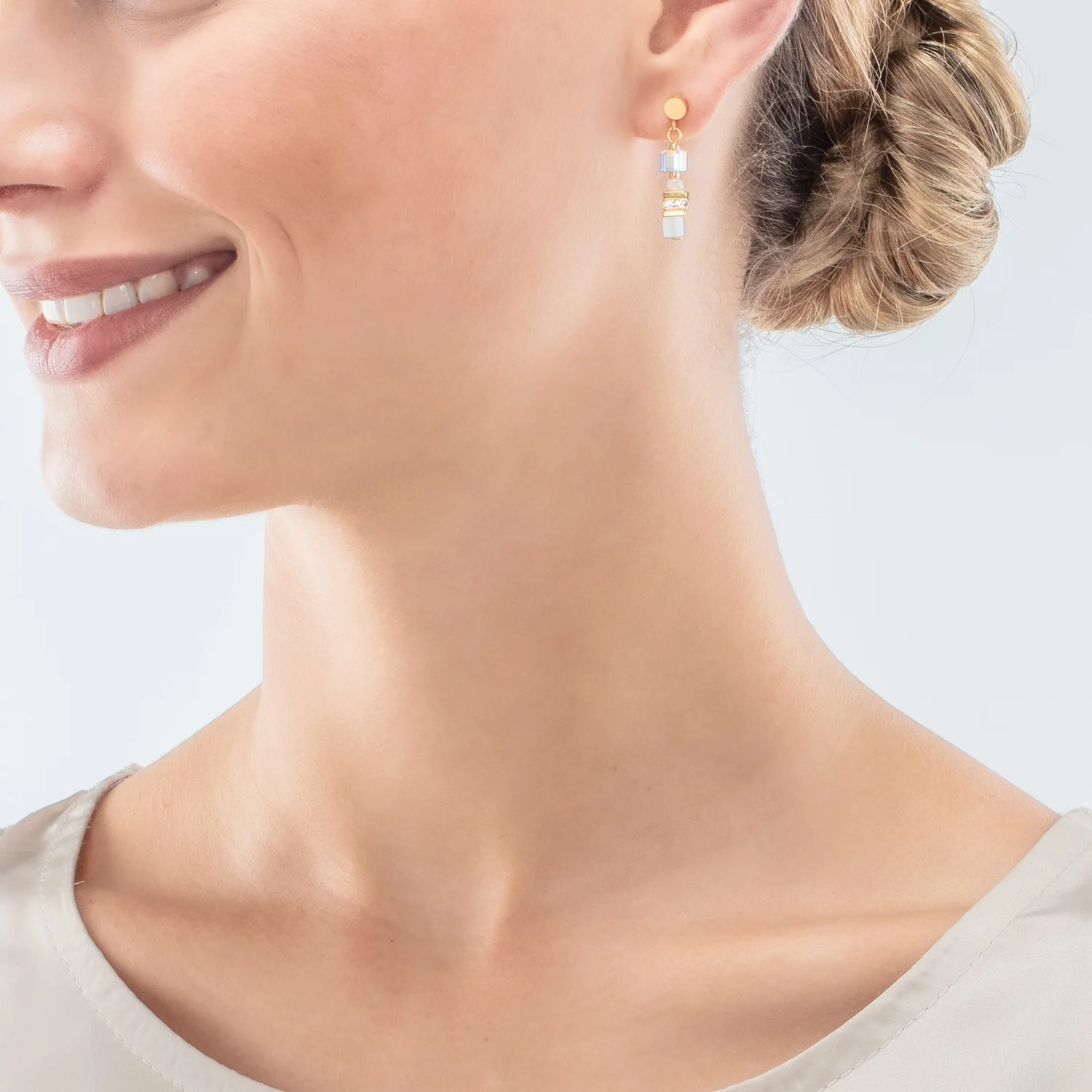 Mini Cubes earrings gold white - Image 4